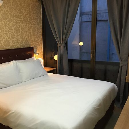 Harrys Suite Hotel バンコク都 エクステリア 写真