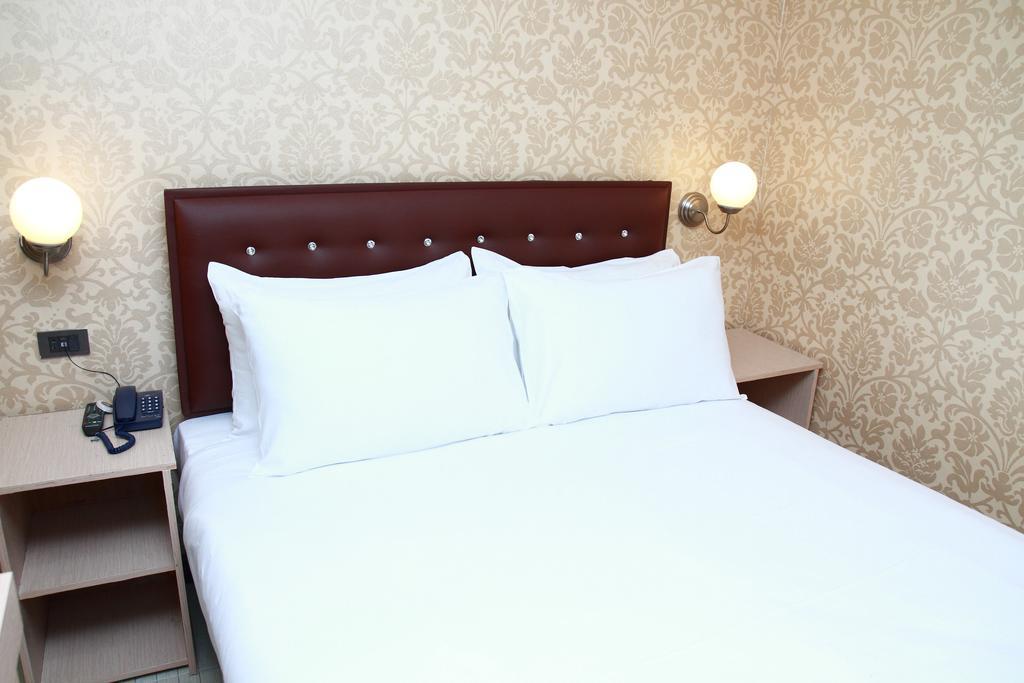 Harrys Suite Hotel バンコク都 エクステリア 写真