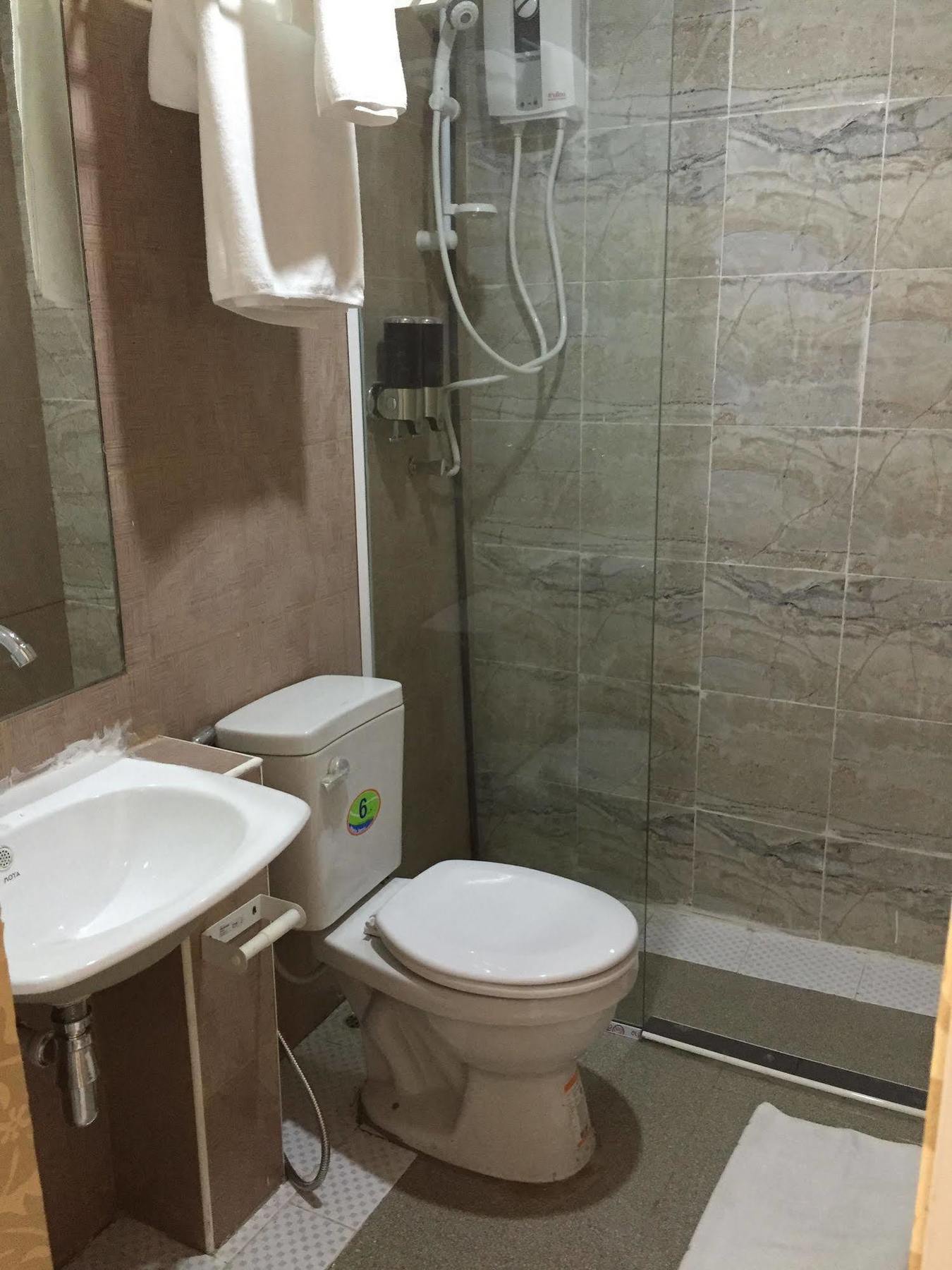 Harrys Suite Hotel バンコク都 エクステリア 写真