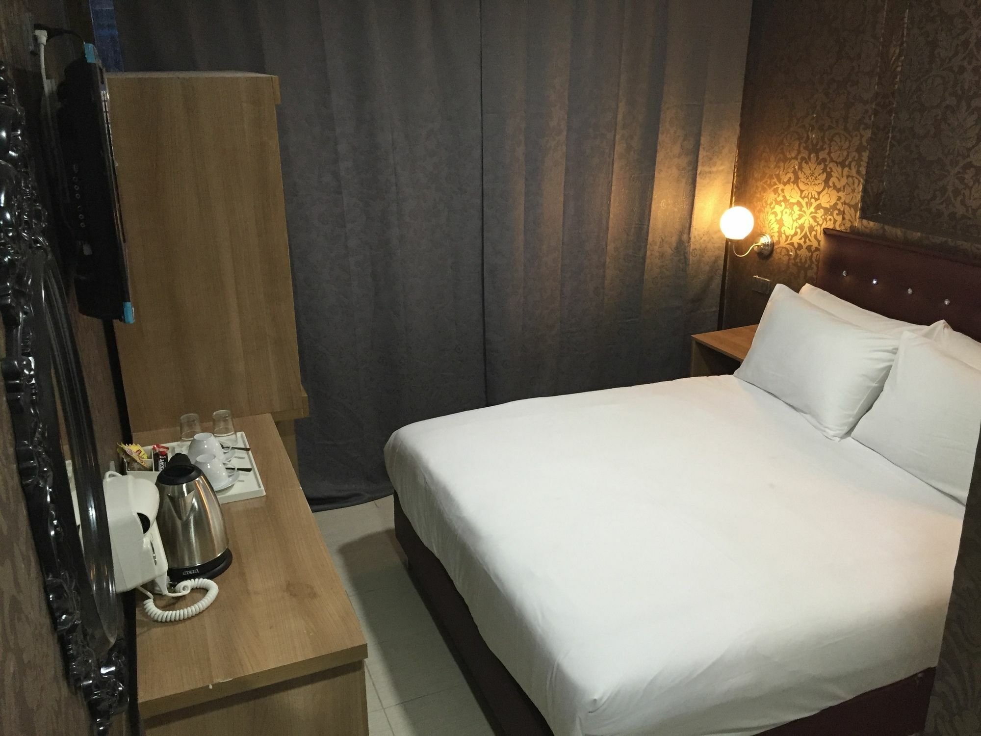 Harrys Suite Hotel バンコク都 エクステリア 写真