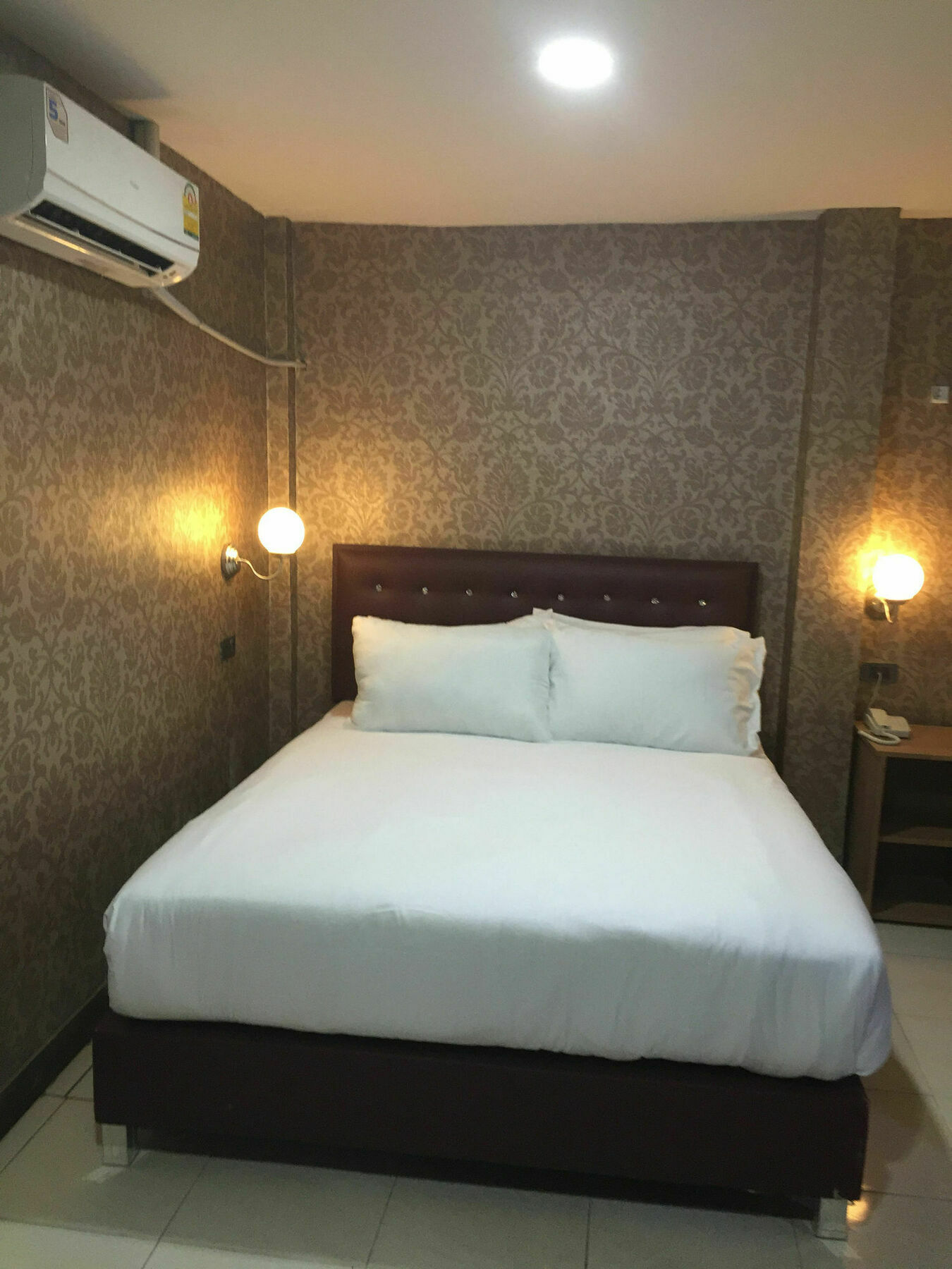 Harrys Suite Hotel バンコク都 エクステリア 写真